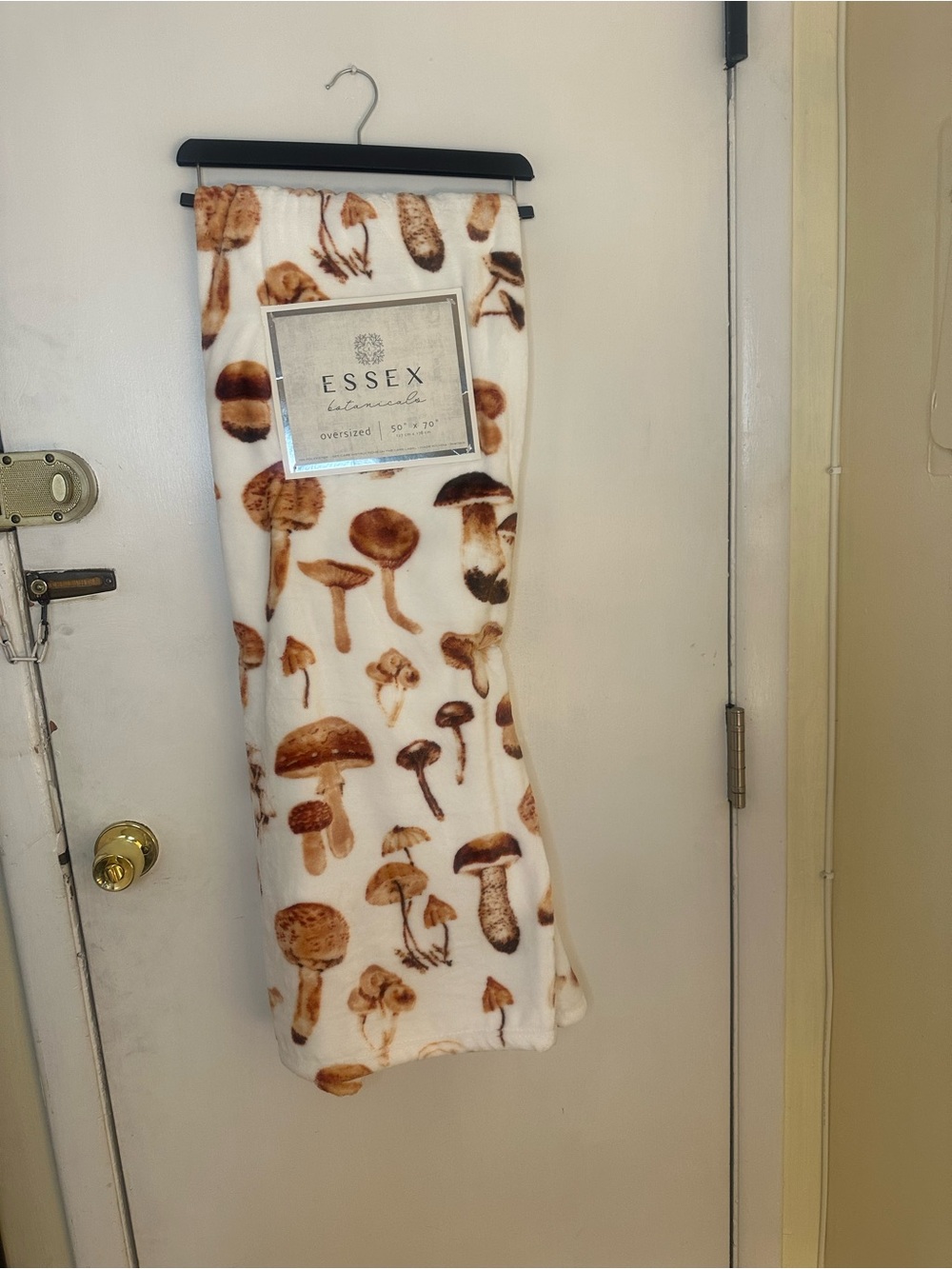 Mushroom Print Plush Throw Blanket in White and Brown